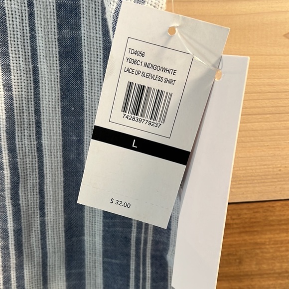 Women’s top - Picture 2 of 3